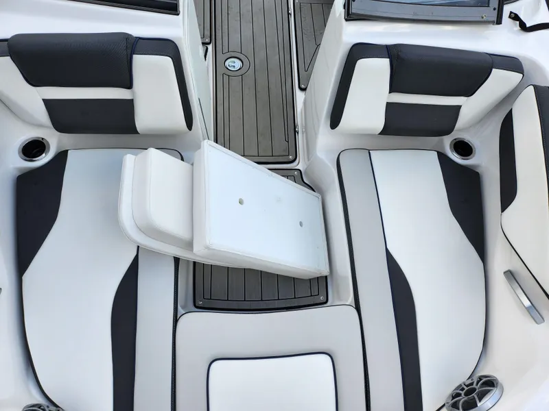 Slide: The Image of 2017 Yamaha Boats AR190 interior seating with sleek black and white design. - 18