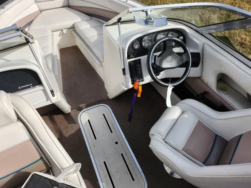 Slide: The Image of Interior of a 1994 Caravelle 1900 SE boat with steering wheel and seating. - 12