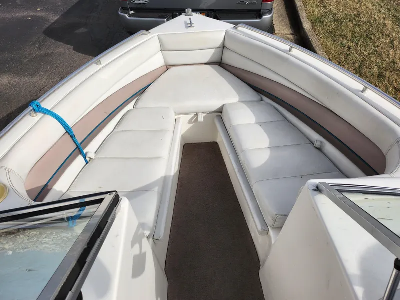 Slide: The Image of Interior of a 1994 Caravelle 1900 SE boat with white seating and blue rope. - 16