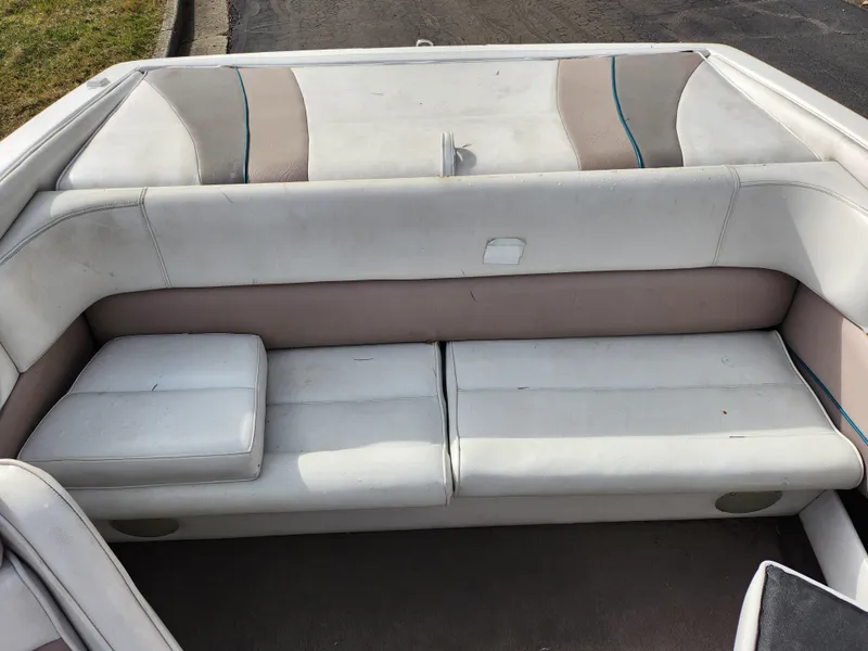 Slide: The Image of 1994 Caravelle 1900 SE boat interior with white and beige seating. - 20