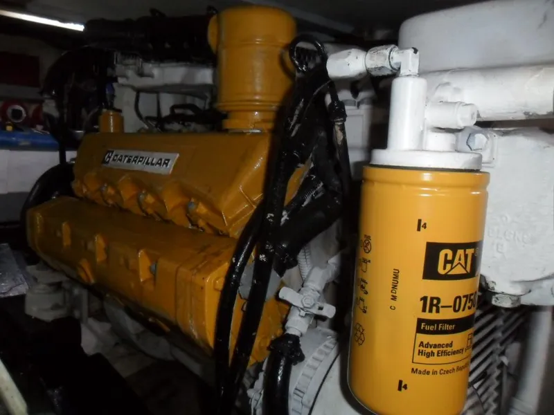 Slide: The Image of Caterpillar engine with CAT fuel filter in 1986 Symbol Yachtfisher. - 38