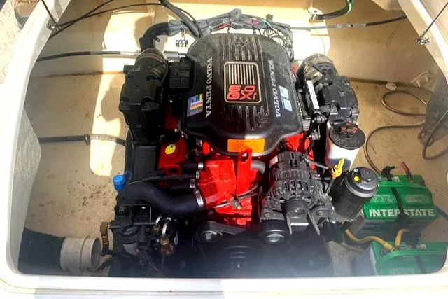 Slide: The Image of 2010 Chaparral Sunesta 224 engine compartment with Volvo Penta 5.0 GXI motor. - 8
