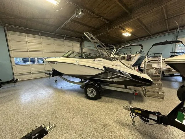 Slide: The Image of 2018 Yamaha Boats AR195 in a garage, displayed on a trailer. - 2
