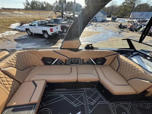 Slide: The Image of Tigé 22RZX 2025 - 14