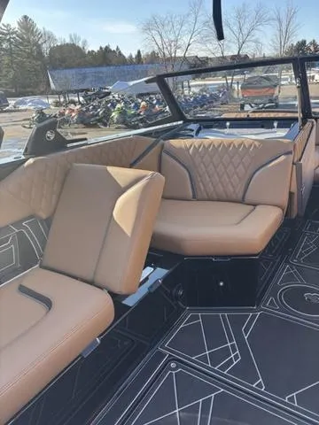 Slide: The Image of Tigé 22RZX 2025 - 15