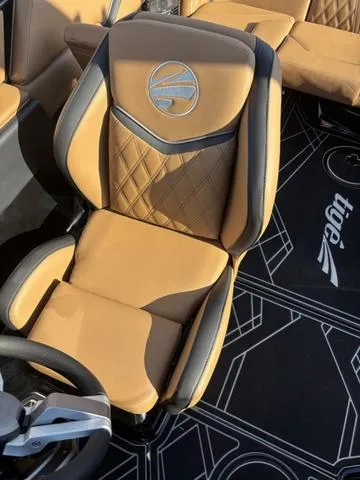 Slide: The Image of Tigé 22RZX 2025 - 18