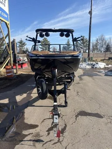 Slide: The Image of Tigé 22RZX 2025 - 3