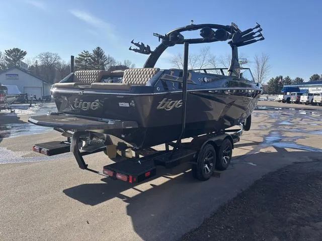 Slide: The Image of Tigé 22RZX 2025 - 6