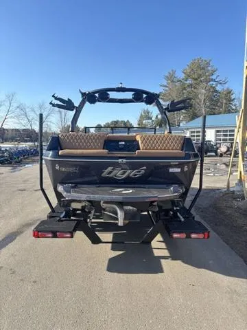 Slide: The Image of Tigé 22RZX 2025 - 7