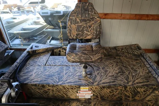 Slide: The Image of Lowe Roughneck 1660 Value Console 2024 - 4