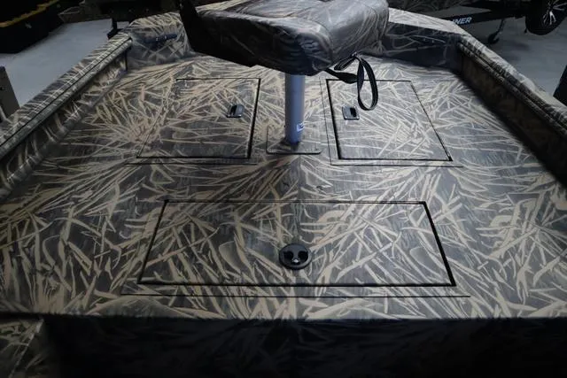 Slide: The Image of Lowe Roughneck 1660 Value Console 2024 - 7