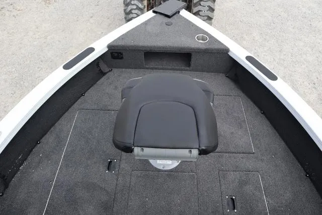 Slide: The Image of Crestliner 1850 Fish Hawk WT JS 2025 - 13