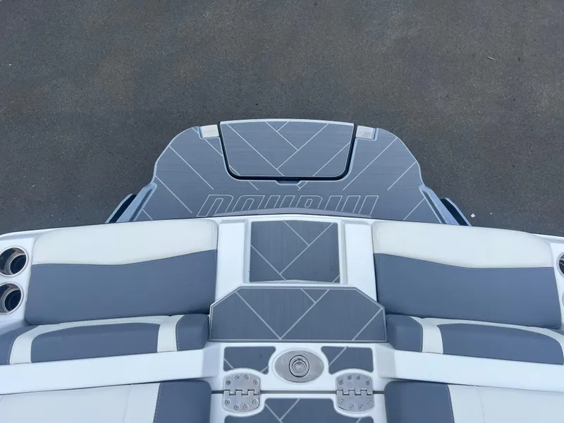 Slide: The Image of Malibu Wakesetter 23 LSV 2025 - 10