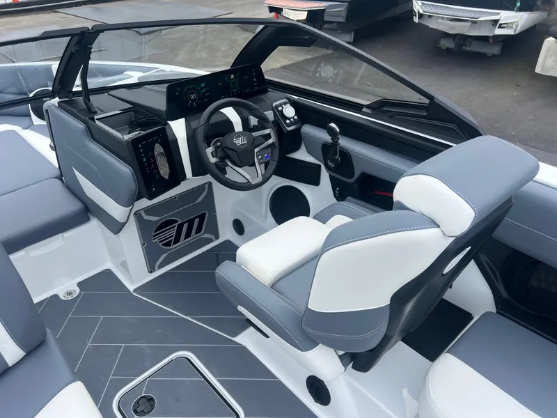 Slide: The Image of Malibu Wakesetter 23 LSV 2025 - 15