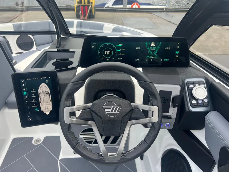 Slide: The Image of Malibu Wakesetter 23 LSV 2025 - 17