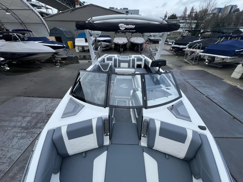 Slide: The Image of Malibu Wakesetter 23 LSV 2025 - 19