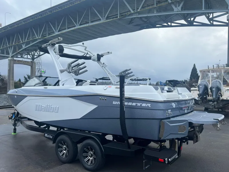 Slide: The Image of Malibu Wakesetter 23 LSV 2025 - 3