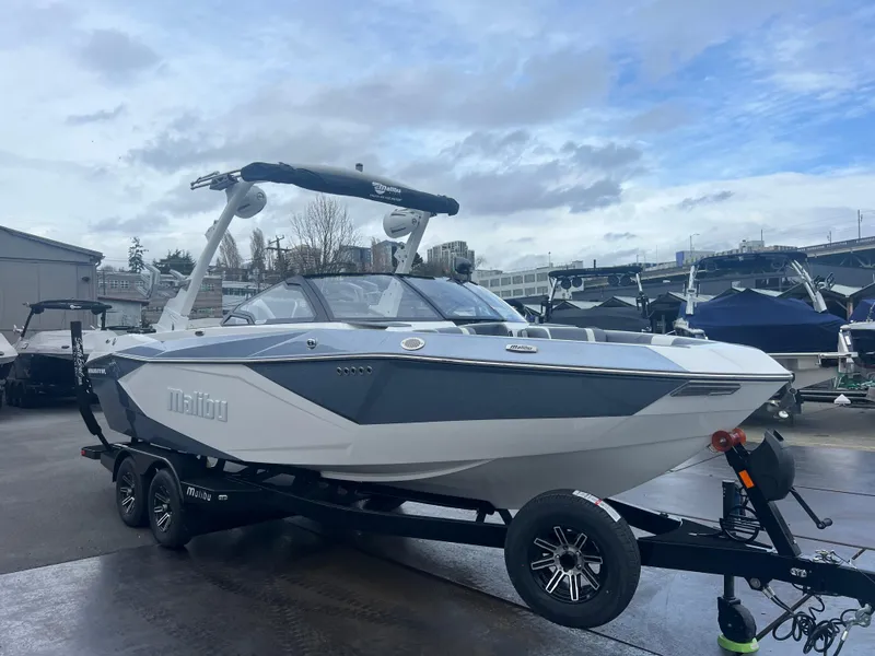 Slide: The Image of Malibu Wakesetter 23 LSV 2025 - 7