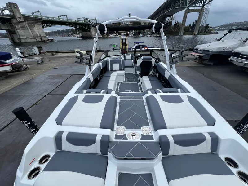 Slide: The Image of Malibu Wakesetter 23 LSV 2025 - 9