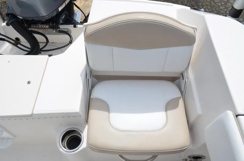 Slide: The Image of 2018 Robalo R200 Center Console boat seat with beige and white upholstery. - 23