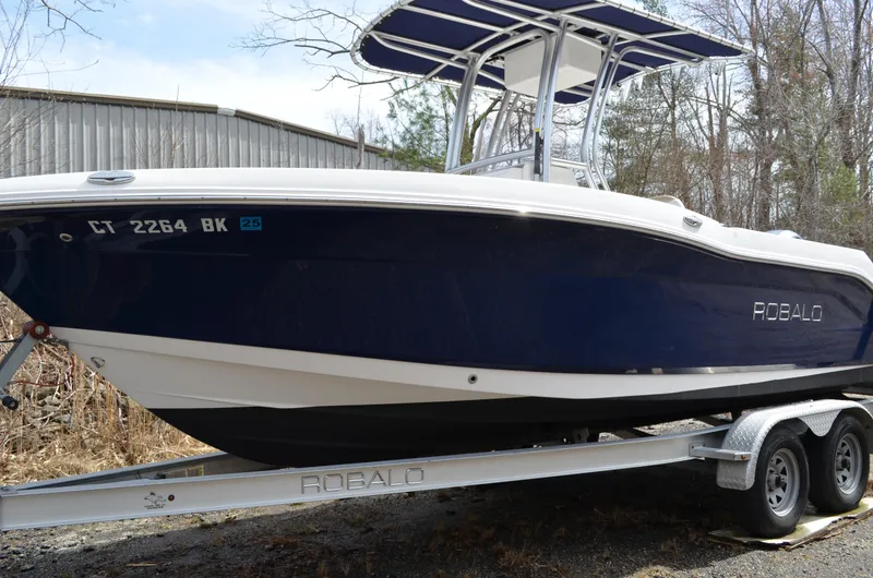 Slide: The Image of Robalo R200 Center Console 2018 - 51