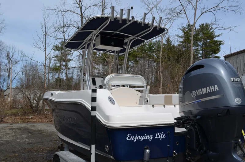 Slide: The Image of Robalo R200 Center Console 2018 - 53