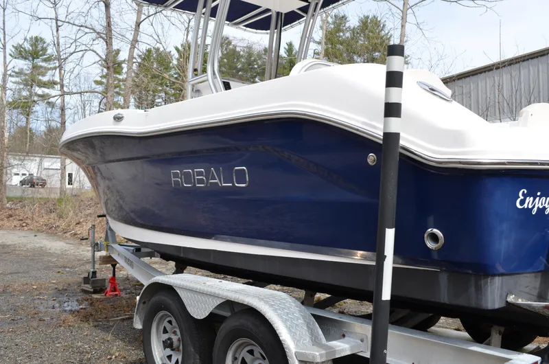Slide: The Image of Robalo R200 Center Console 2018 - 54