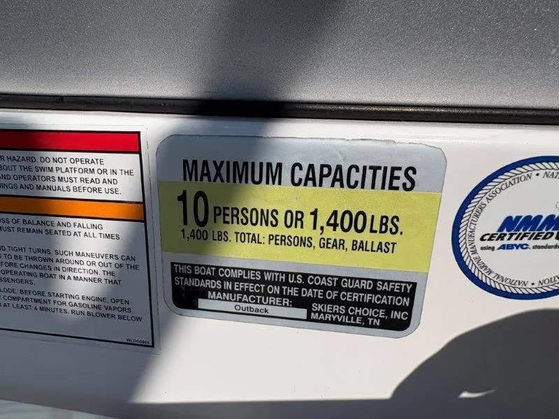 Slide: The Image of Capacity label on 2009 Moomba Outback SK, max 10 persons or 1,400 lbs. - 40