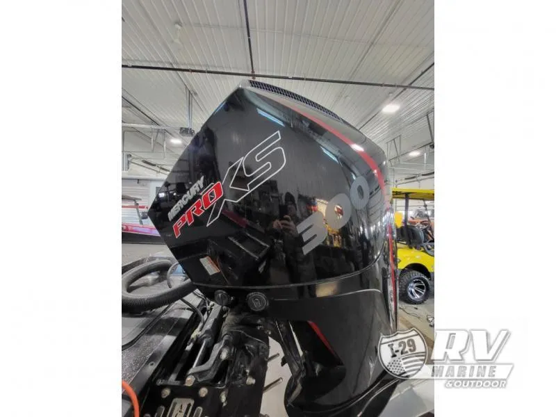 Slide: The Image of Mercury Pro XS 300 outboard motor on 2022 Nitro ZV20 boat in showroom. - 4
