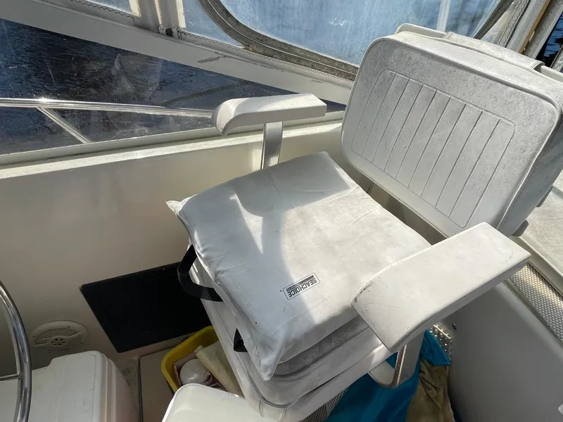 Slide: The Image of Captain's chair on 2003 Carolina Classic 28 boat, with cushion and armrests. - 41