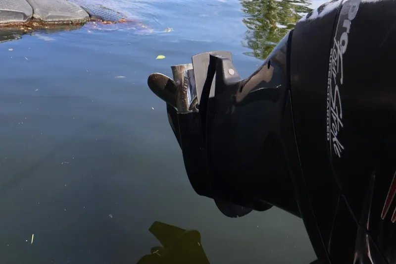 Slide: The Image of Outboard motor of 2015 Sea Ray 270 Sundeck on calm water. - 29