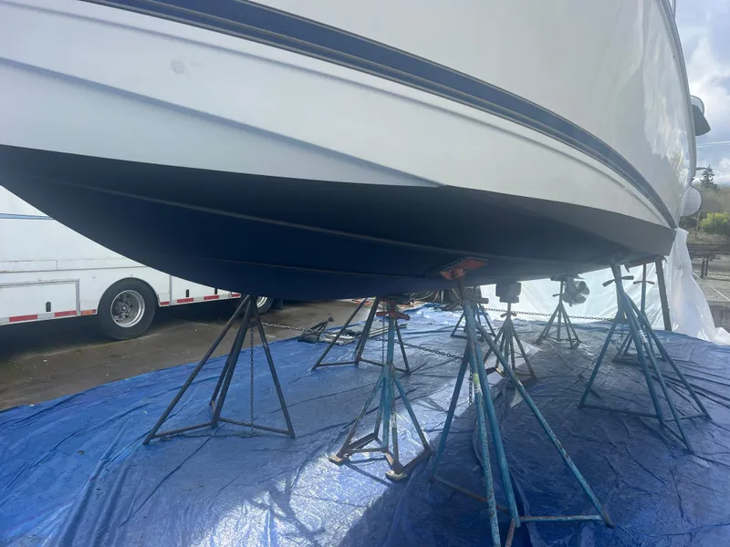 Slide: The Image of 2004 Bayliner 2858 Ciara Classic Command Bridge on stands, hull view. - 2