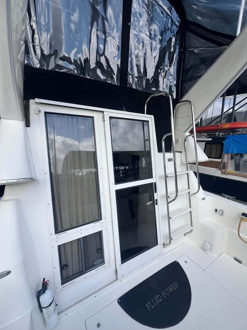 Slide: The Image of 2004 Bayliner 288 Ciara Classic Command Bridge with sliding doors and ladder. - 39