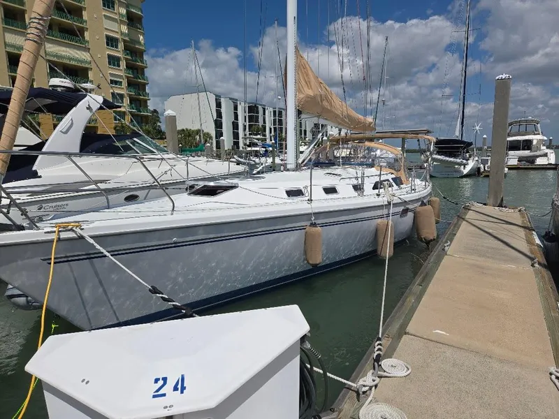 Slide: The Image of Catalina 42 MkII 1997 - 101