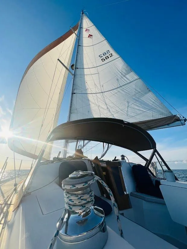 Slide: The Image of Catalina 42 MkII 1997 - 103