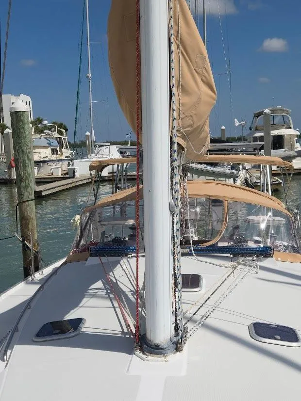 Slide: The Image of Catalina 42 MkII 1997 - 84