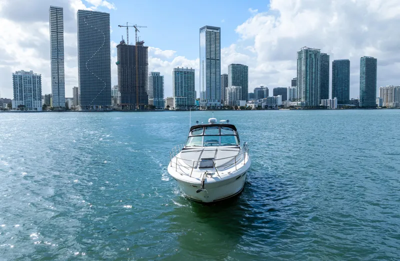 Slide: The Image of Sea Ray 380 Sundancer 2003 yacht on water with city skyline background. - 30