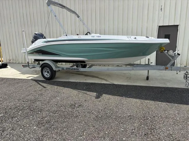 The Image of Hurricane SunDeck Sport 185 OB 2025 - 1