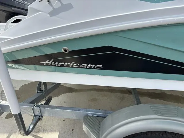 Slide: The Image of Hurricane SunDeck Sport 185 OB 2025 - 12