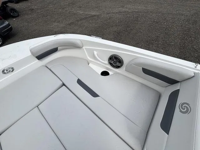 Slide: The Image of Hurricane SunDeck Sport 185 OB 2025 - 22