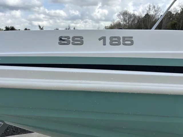 Slide: The Image of Hurricane SunDeck Sport 185 OB 2025 - 4