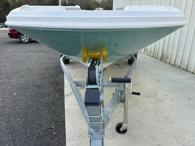 Slide: The Image of Hurricane SunDeck Sport 185 OB 2025 - 5