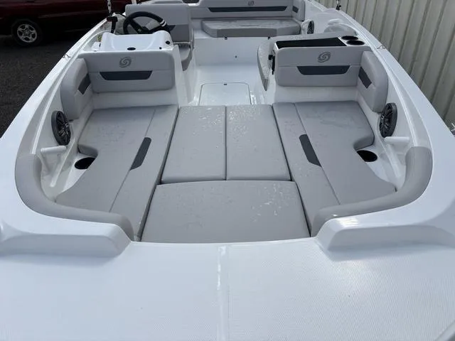 Slide: The Image of Hurricane SunDeck Sport 185 OB 2025 - 6