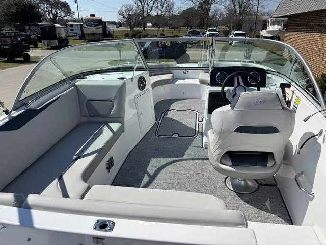 Slide: The Image of Hurricane SunDeck 187 OB 2025 - 12