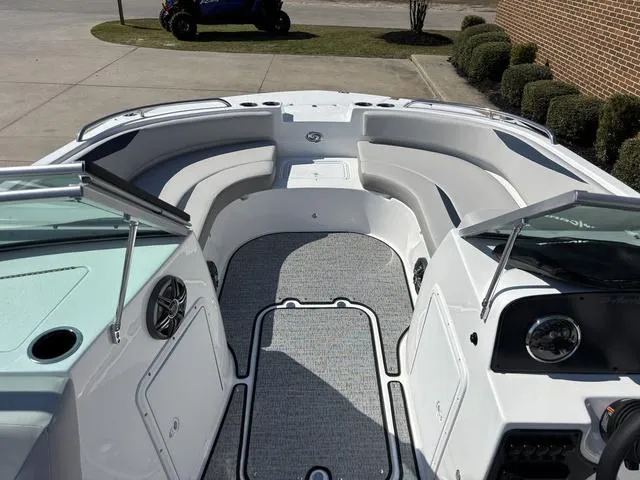 Slide: The Image of Hurricane SunDeck 187 OB 2025 - 18