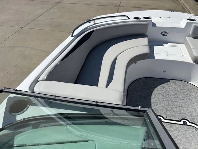 Slide: The Image of Hurricane SunDeck 187 OB 2025 - 19