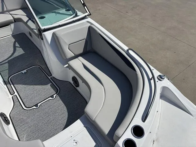 Slide: The Image of Hurricane SunDeck 187 OB 2025 - 27