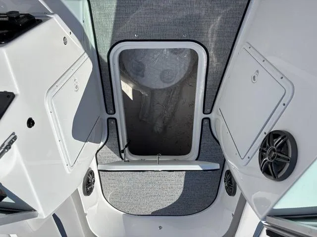 Slide: The Image of Hurricane SunDeck 187 OB 2025 - 31