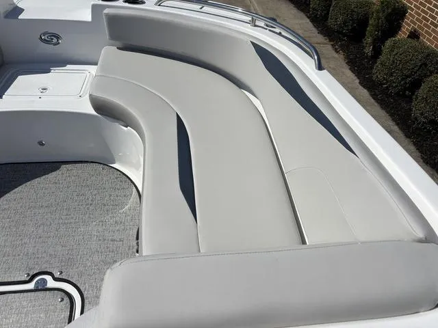 Slide: The Image of Hurricane SunDeck 187 OB 2025 - 38