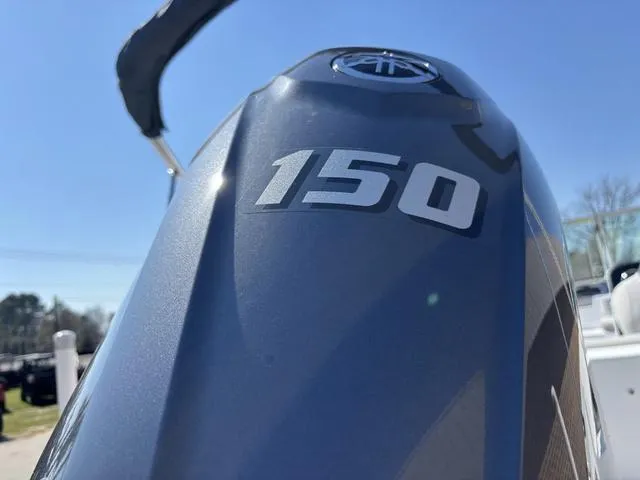 Slide: The Image of Hurricane SunDeck 187 OB 2025 - 8